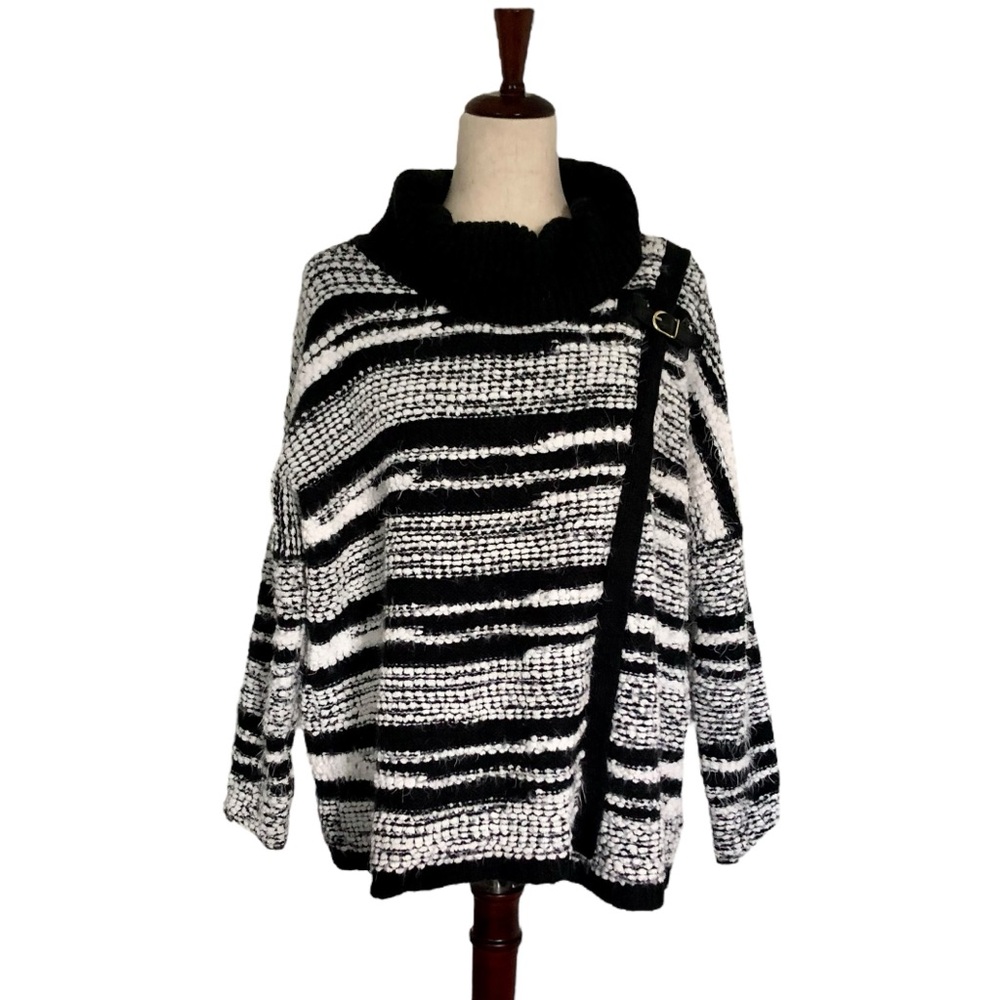 Calvin Klein Women’s Cowl Neck Wrap Poncho Chunky Sweater, Black White S/M